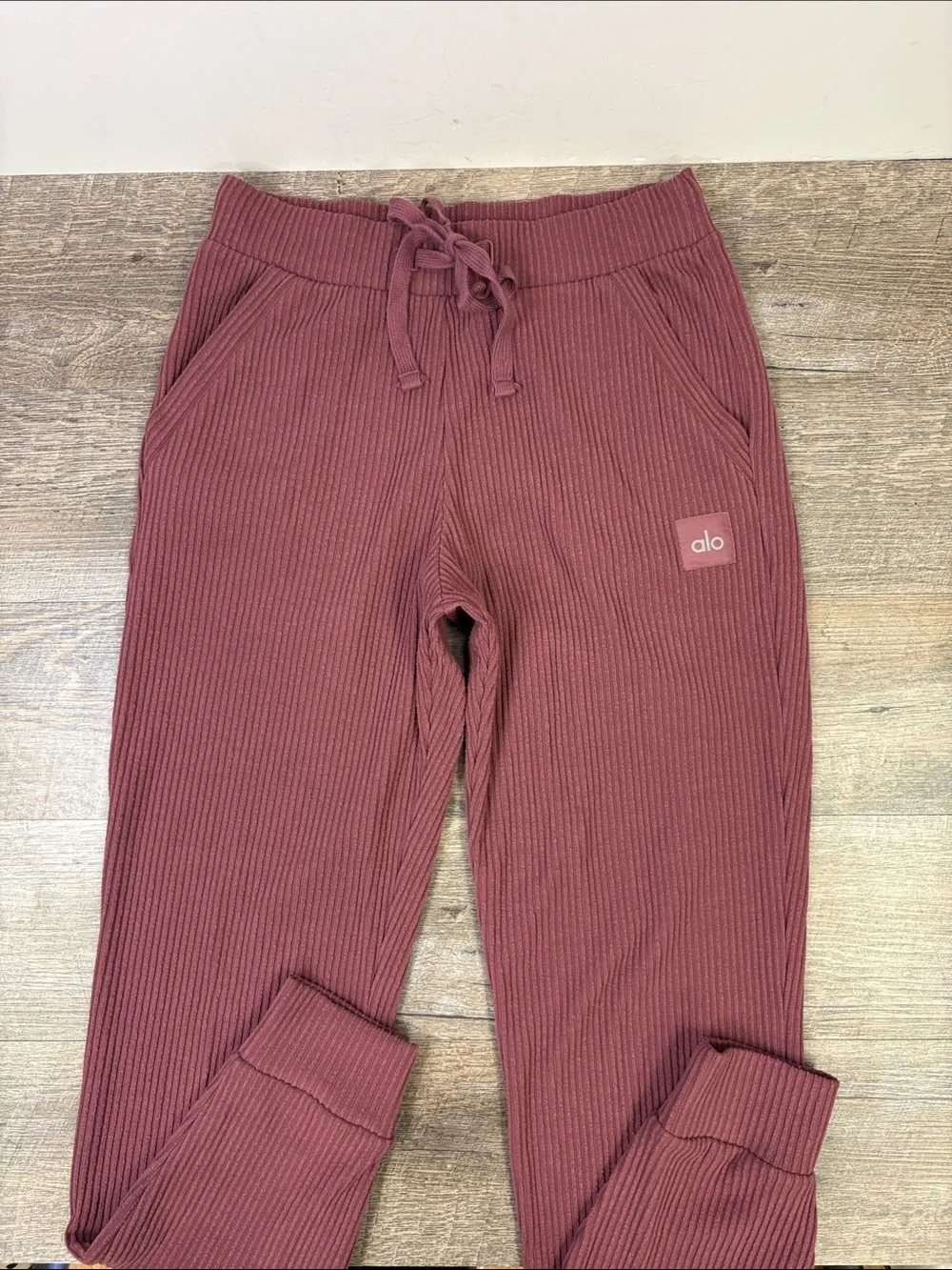 Alo Yoga Muse  Ribbed Jogger Pants Burgundy Truffle Size S